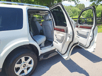 Image 19 of 22 of a 2004 LINCOLN AVIATOR