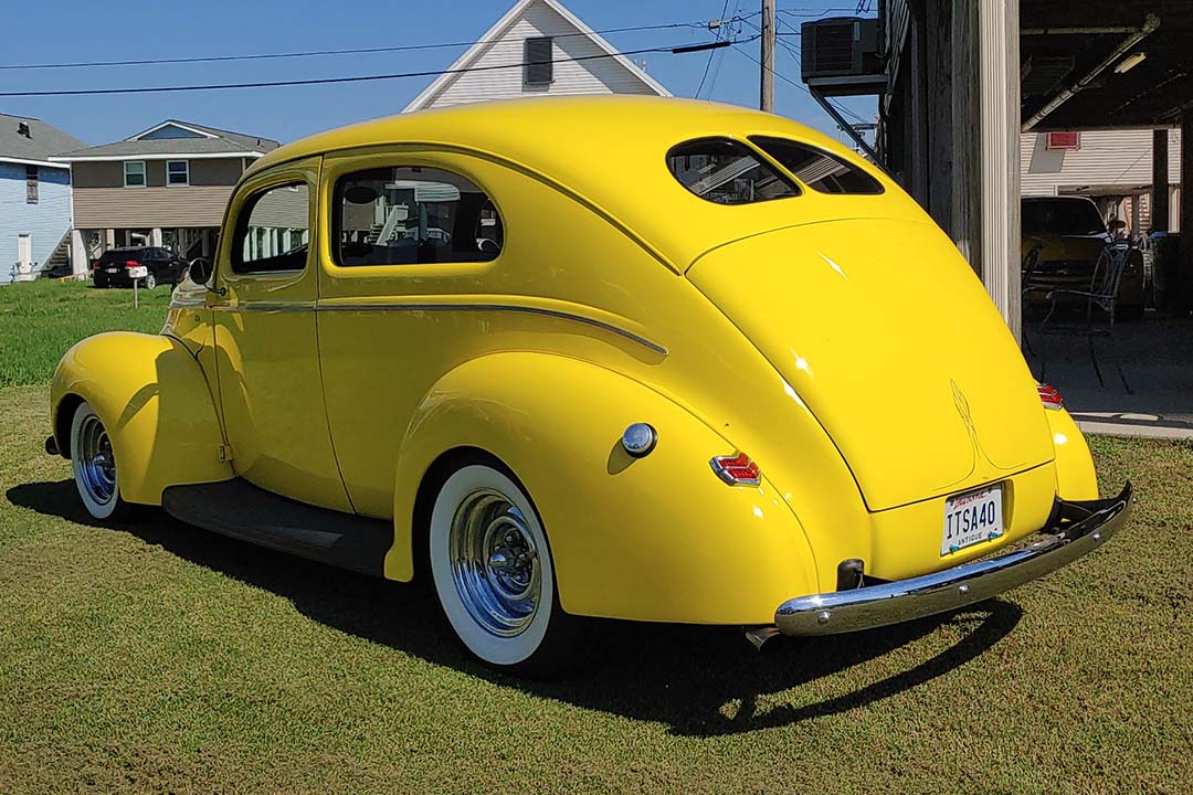 2nd Image of a 1940 FORD DELUXE