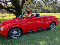 Image 4 of 12 of a 2005 CHEVROLET SSR