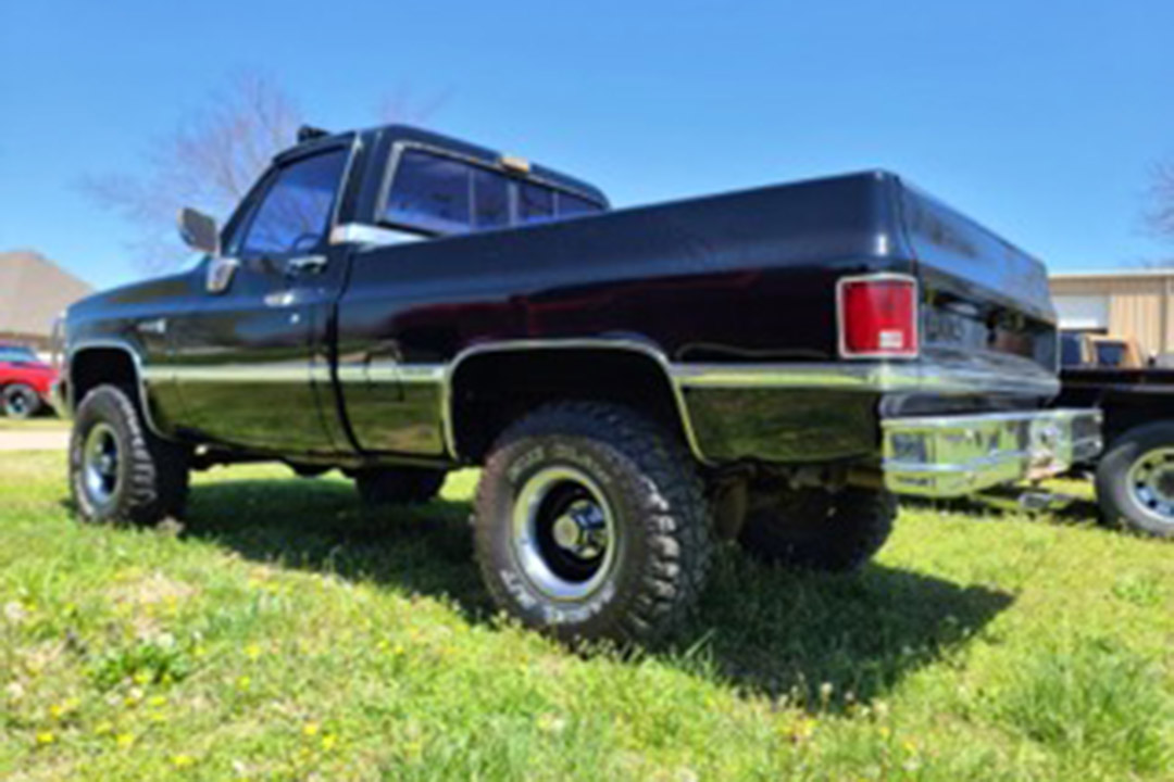 2nd Image of a 1985 CHEVROLET SHORTWIDE