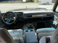Image 3 of 3 of a 1989 CHEVROLET SUBURBAN