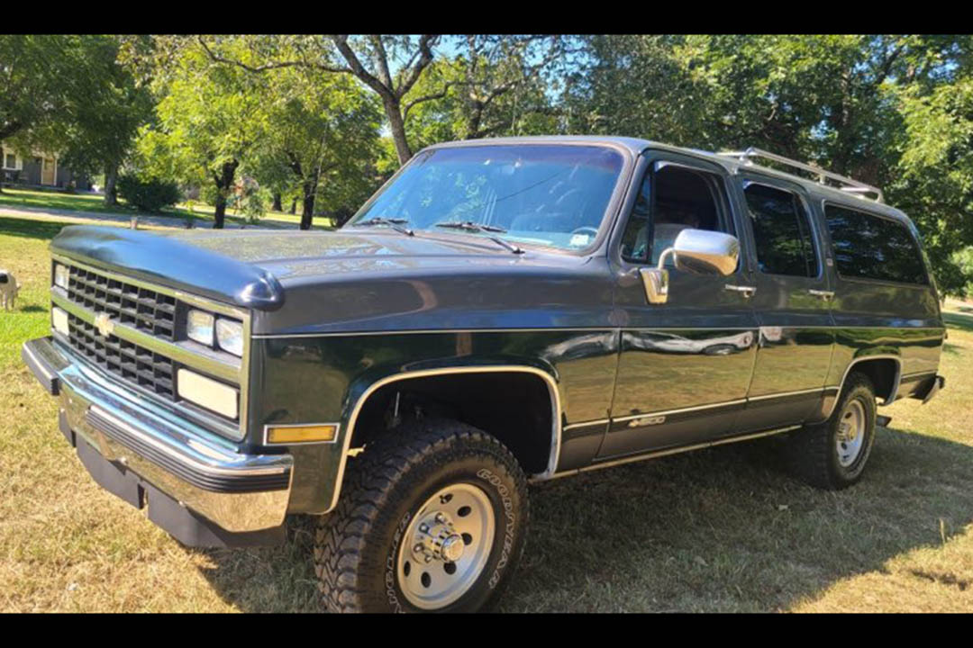 1st Image of a 1989 CHEVROLET SUBURBAN V1500