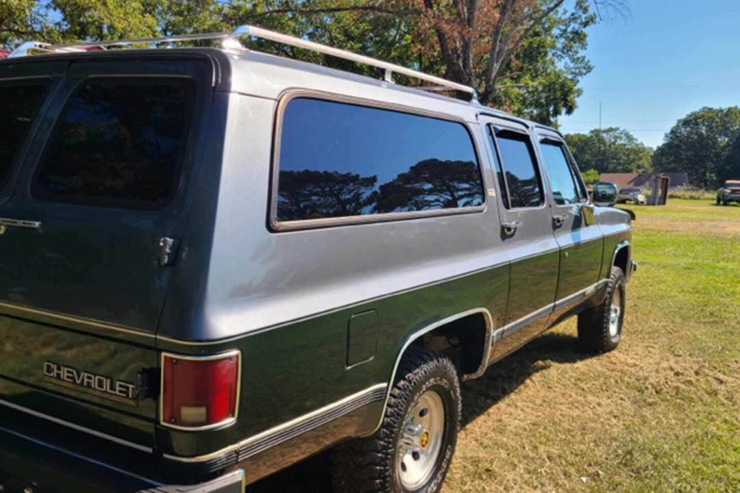 3rd Image of a 1989 CHEVROLET SUBURBAN V1500