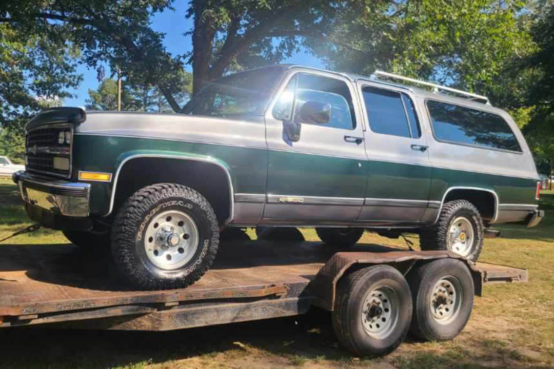 5th Image of a 1989 CHEVROLET SUBURBAN V1500