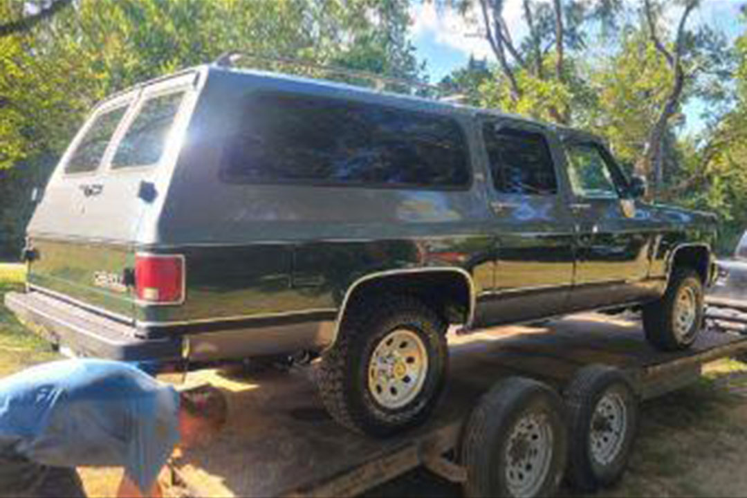 7th Image of a 1989 CHEVROLET SUBURBAN V1500