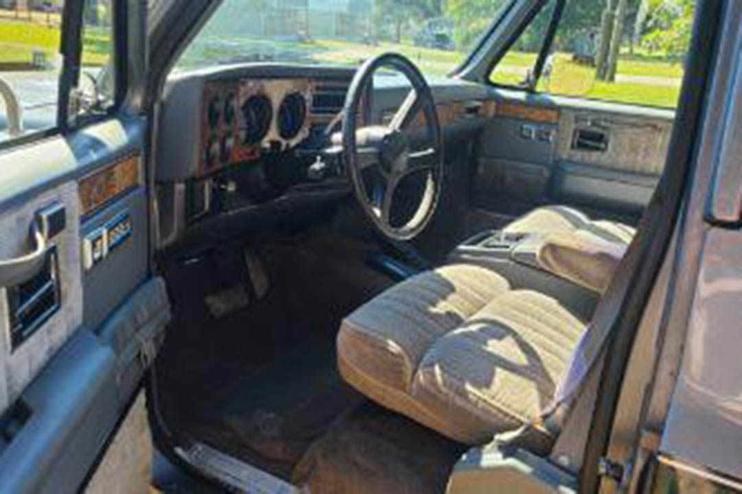 9th Image of a 1989 CHEVROLET SUBURBAN V1500