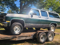 Image 6 of 15 of a 1989 CHEVROLET SUBURBAN V1500