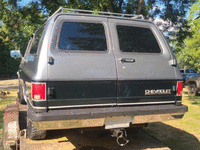 Image 9 of 15 of a 1989 CHEVROLET SUBURBAN V1500