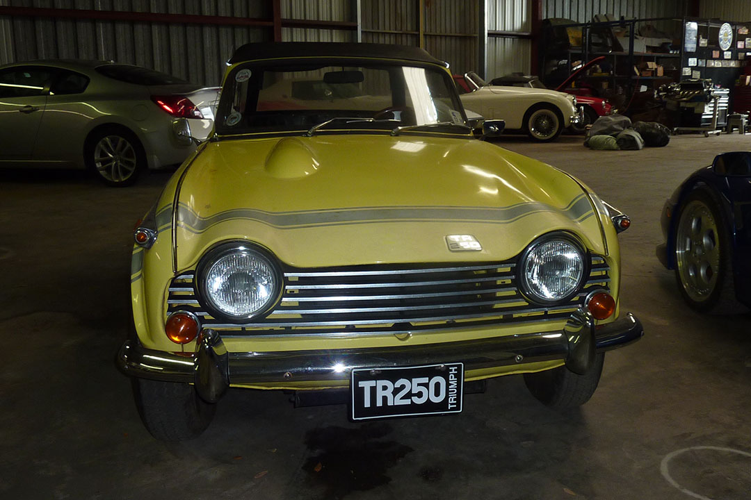 3rd Image of a 1968 TRIUMPH TR250