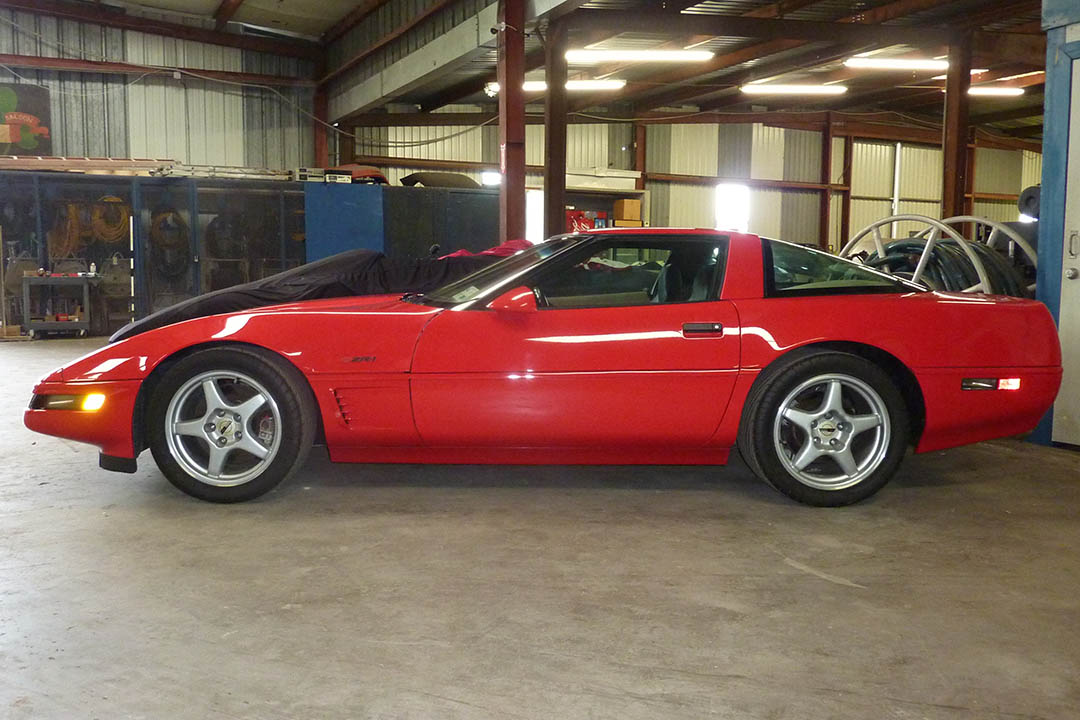 3rd Image of a 1995 CHEVROLET CORVETTE ZR1