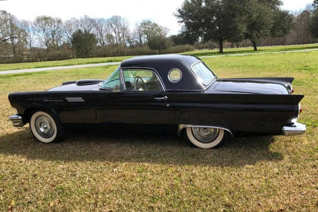 3rd Image of a 1957 FORD THUNDERBIRD