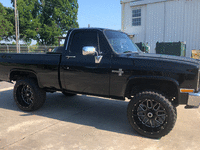 Image 2 of 19 of a 1986 CHEVROLET C10