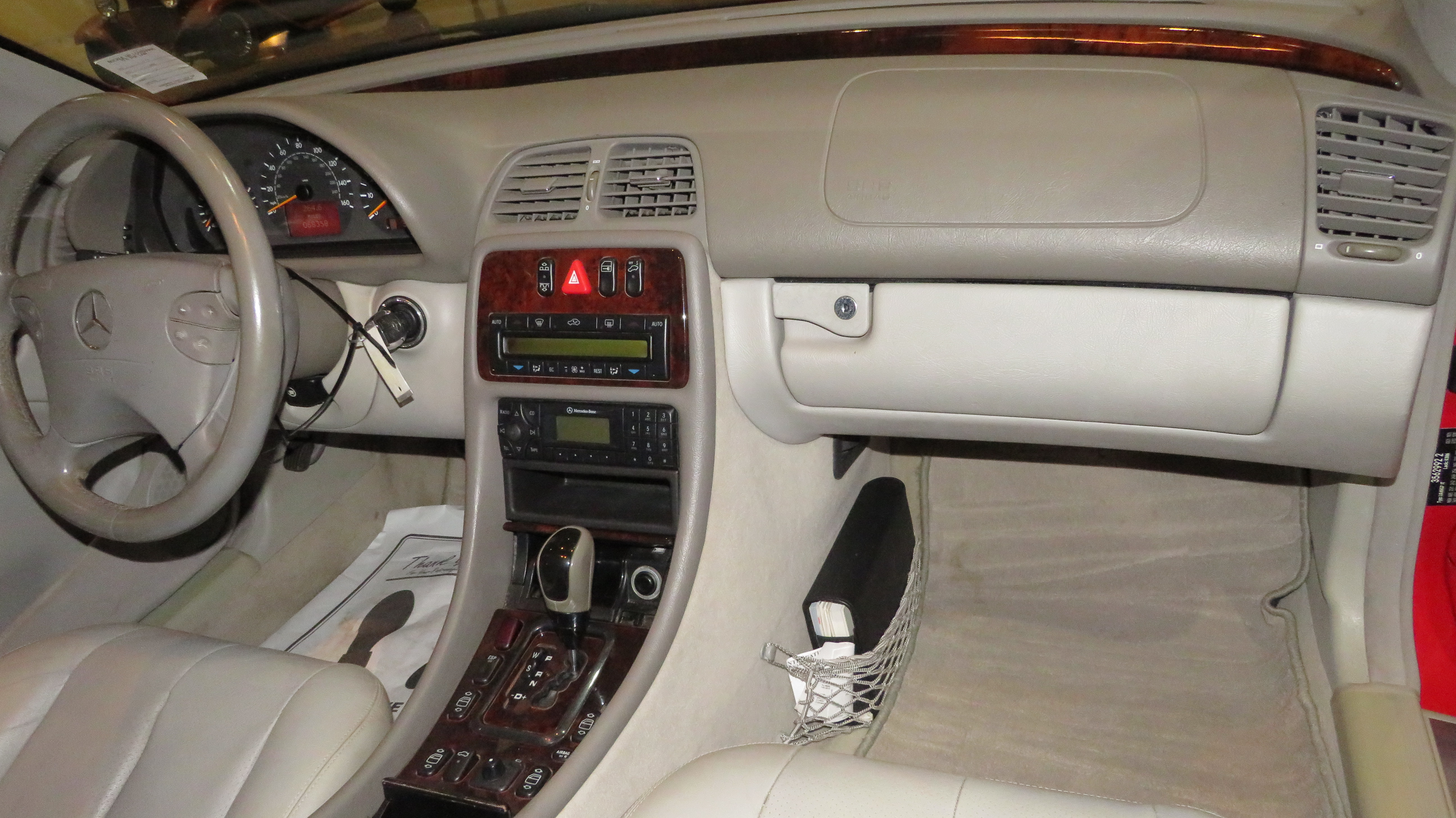 8th Image of a 2001 MERCEDES-BENZ CLK-CLASS CLK320