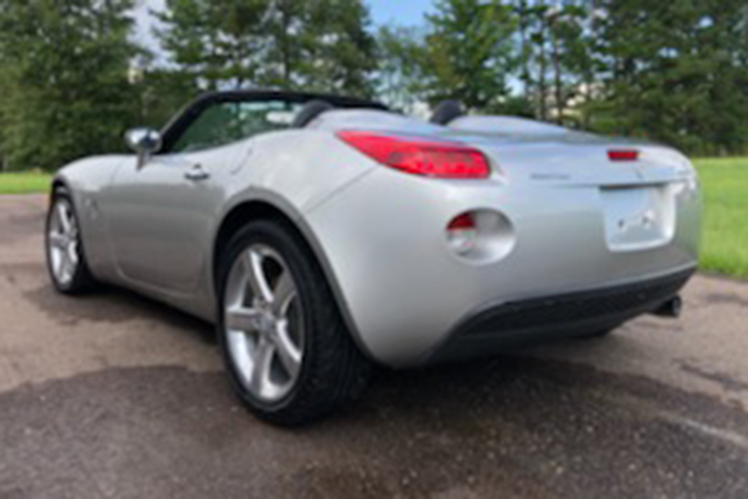 2nd Image of a 2006 PONTIAC SOLSTICE