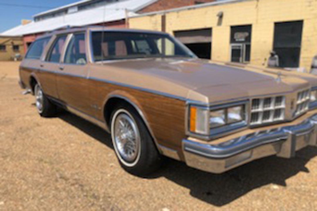 1st Image of a 1986 OLDSMOBILE CUSTOM CRUISER