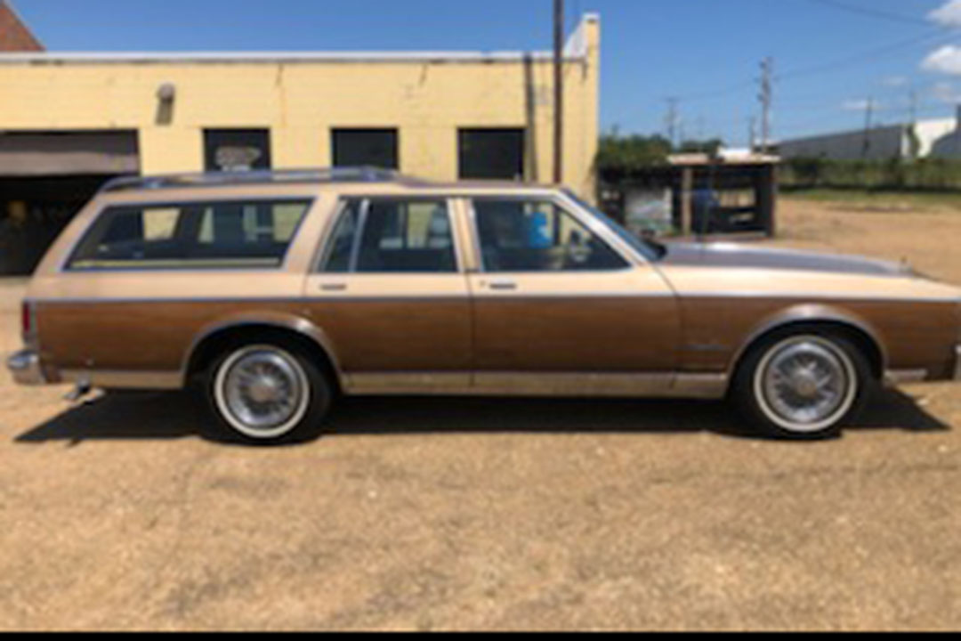 4th Image of a 1986 OLDSMOBILE CUSTOM CRUISER