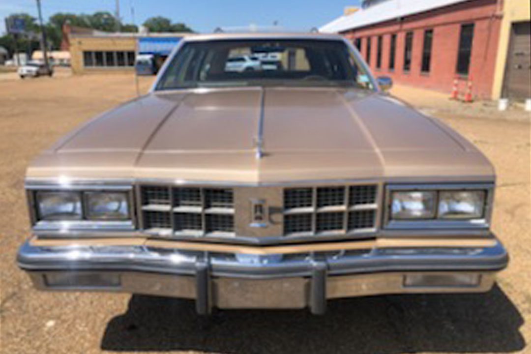 5th Image of a 1986 OLDSMOBILE CUSTOM CRUISER