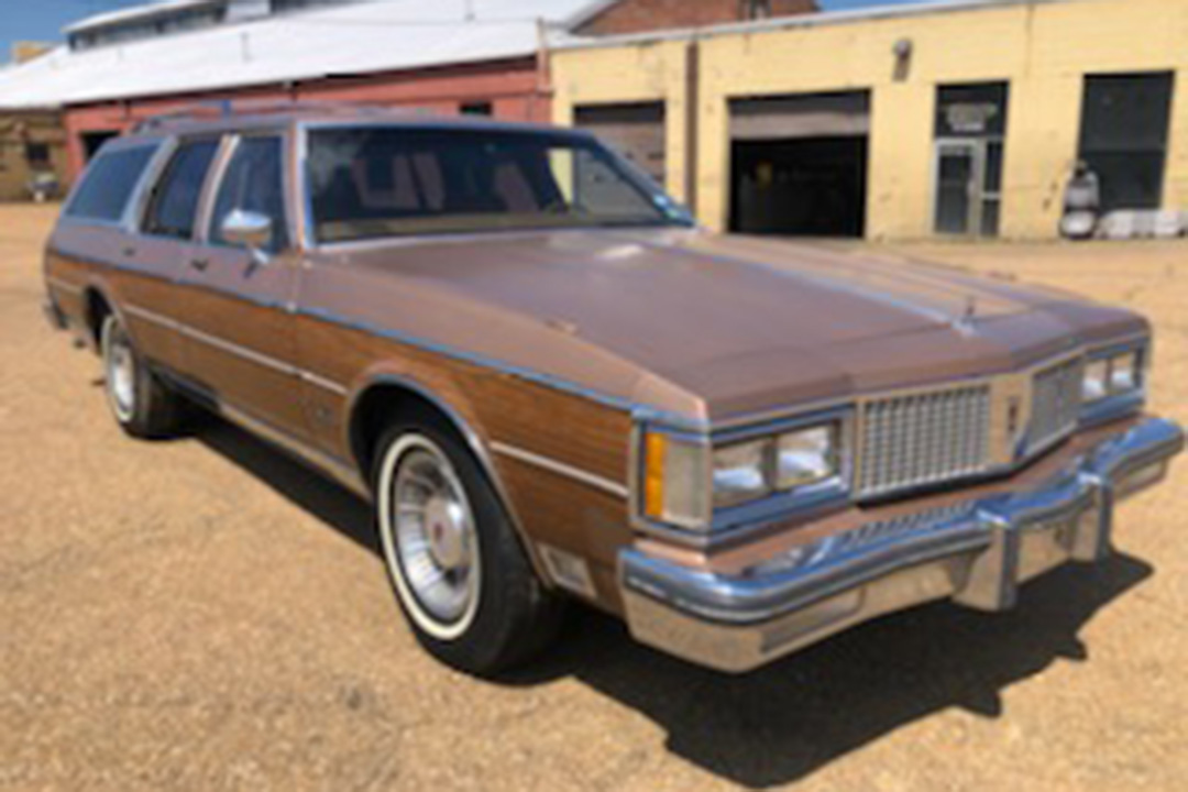 1st Image of a 1990 OLDSMOBILE CUSTOM CRUISER