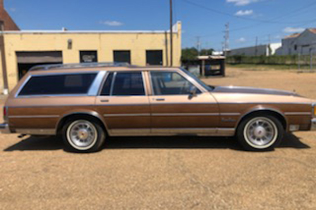 4th Image of a 1990 OLDSMOBILE CUSTOM CRUISER