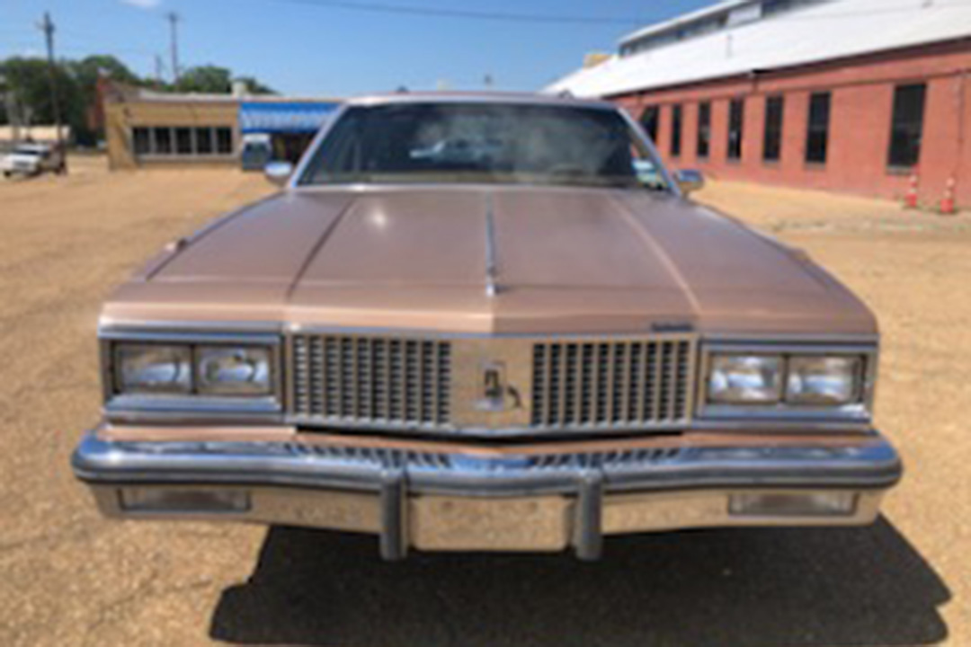 5th Image of a 1990 OLDSMOBILE CUSTOM CRUISER