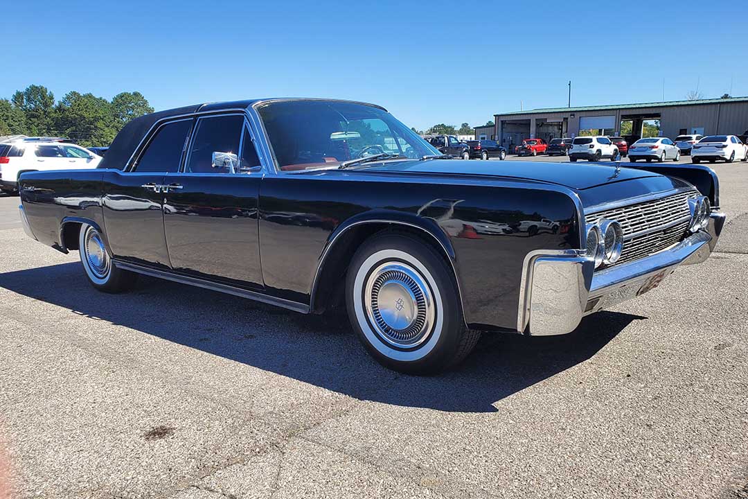 3rd Image of a 1962 LINCOLN CONTINENTAL