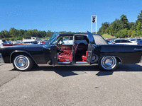 Image 11 of 40 of a 1962 LINCOLN CONTINENTAL