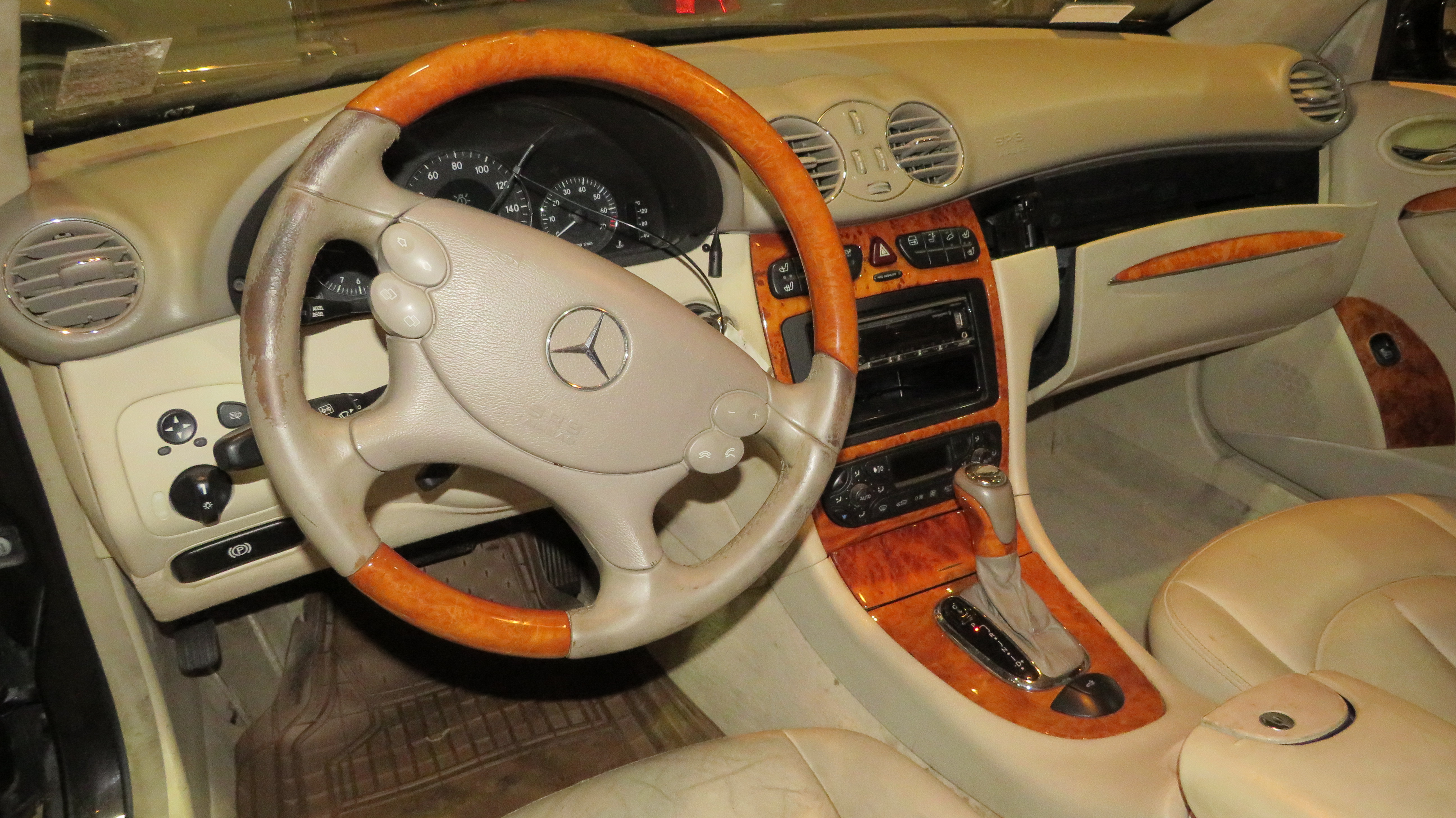 5th Image of a 2004 MERCEDES-BENZ CLK500