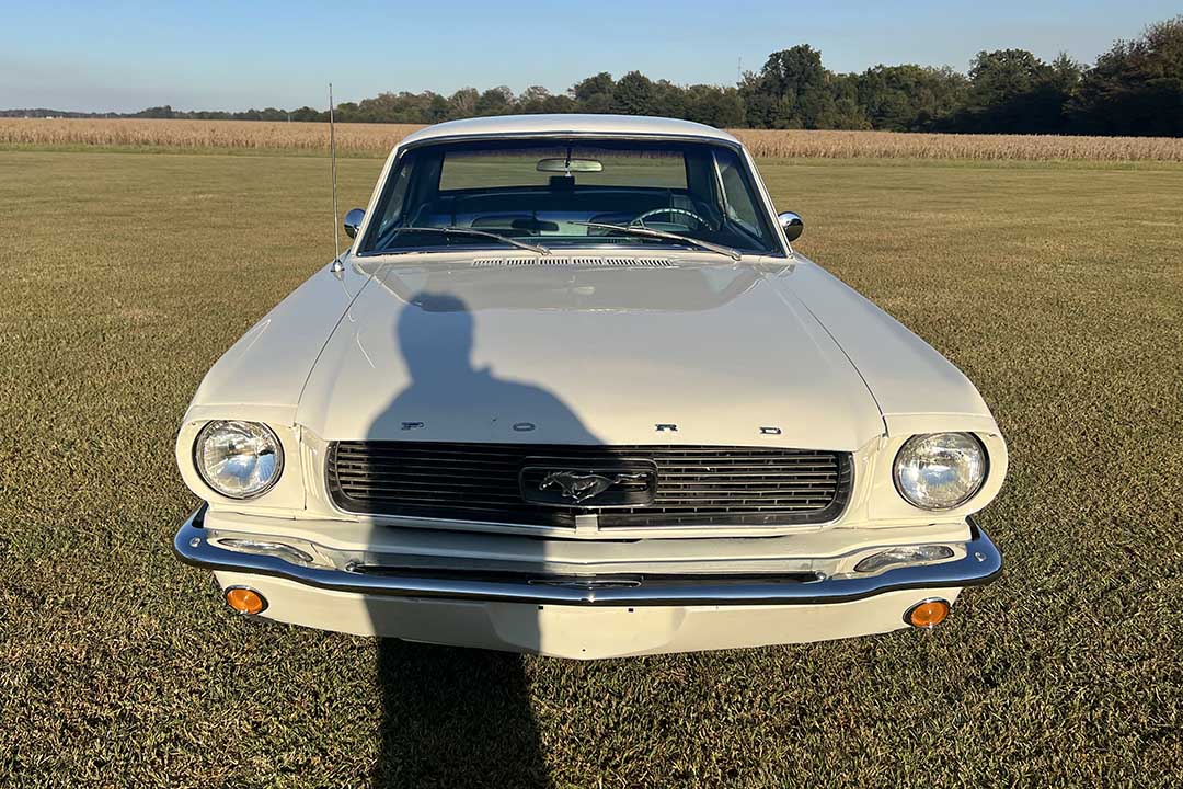 2nd Image of a 1966 FORD MUSTANG