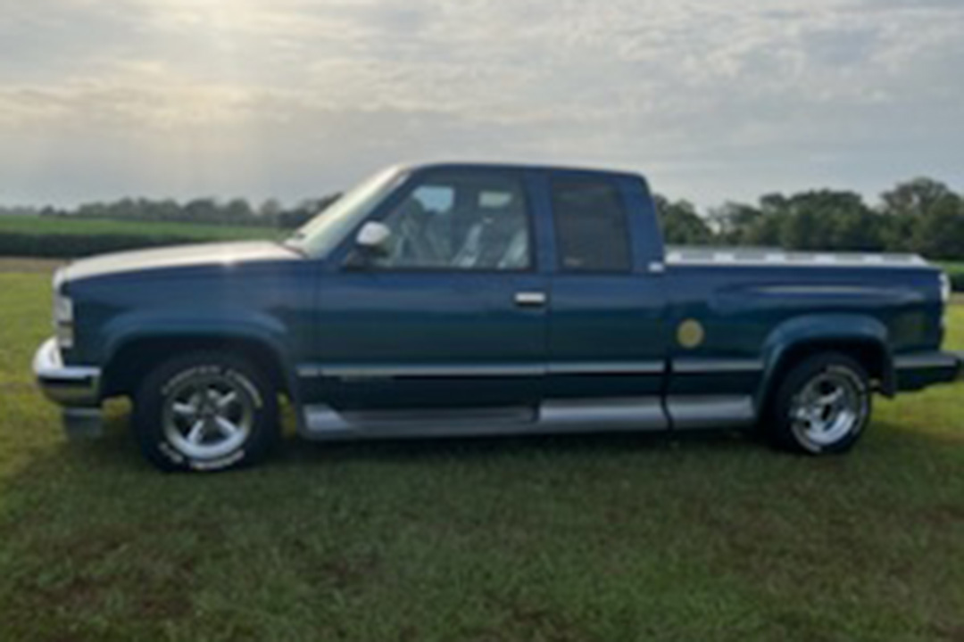 2nd Image of a 1994 GMC 1500