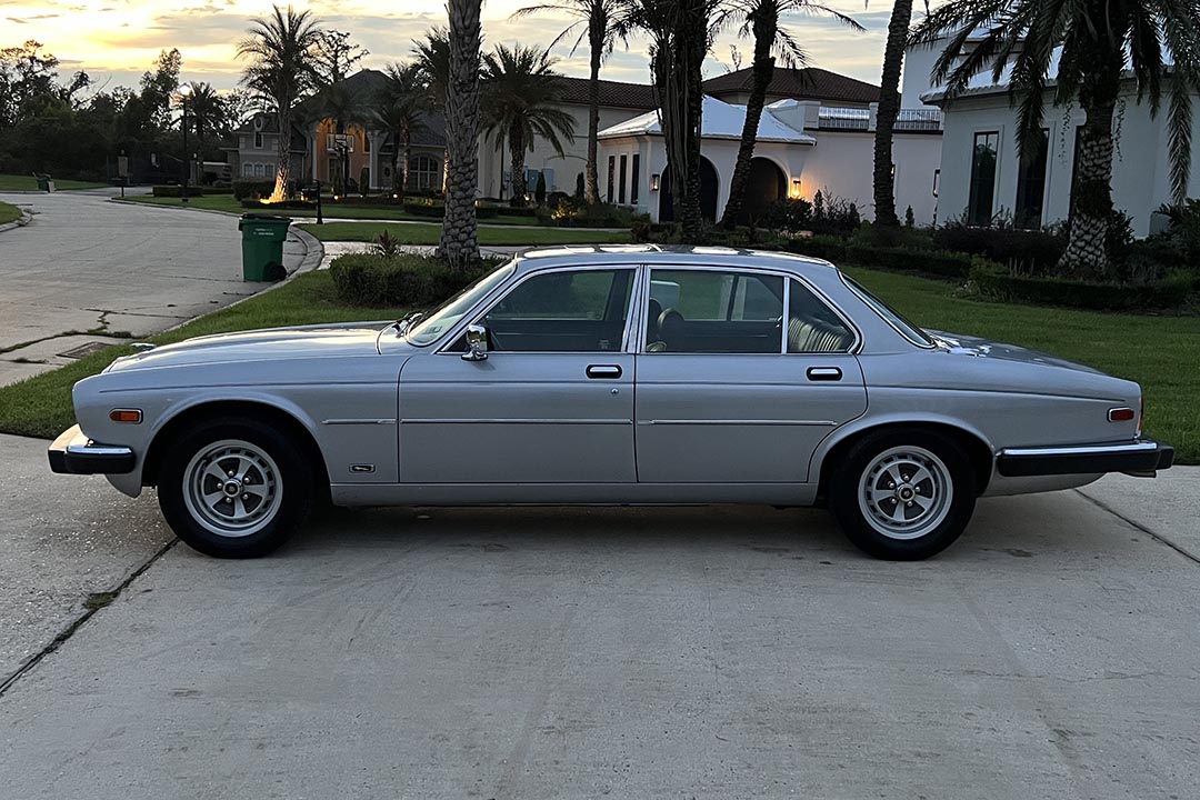 1st Image of a 1987 JAGUAR XJ6 XJ