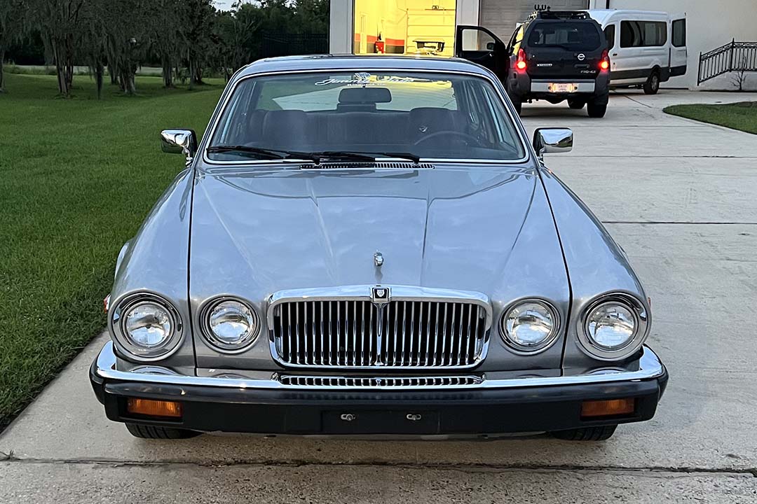 2nd Image of a 1987 JAGUAR XJ6 XJ