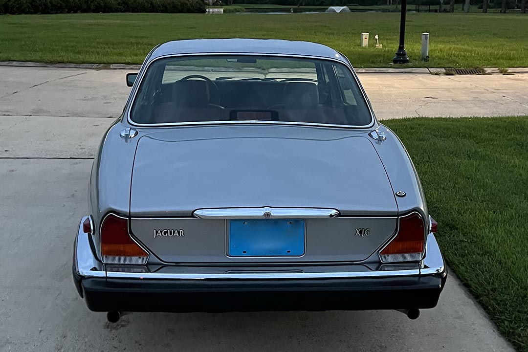 3rd Image of a 1987 JAGUAR XJ6 XJ