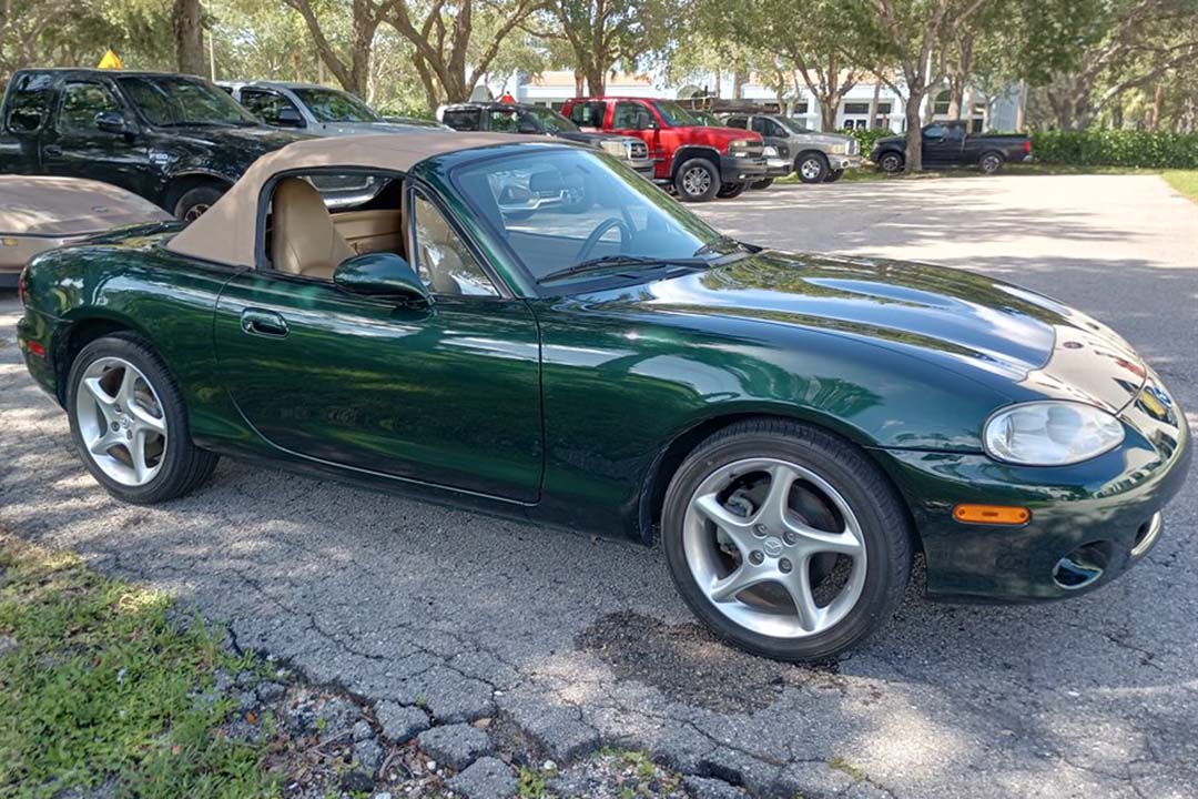 2nd Image of a 2001 MAZDA MX-5 MIATA