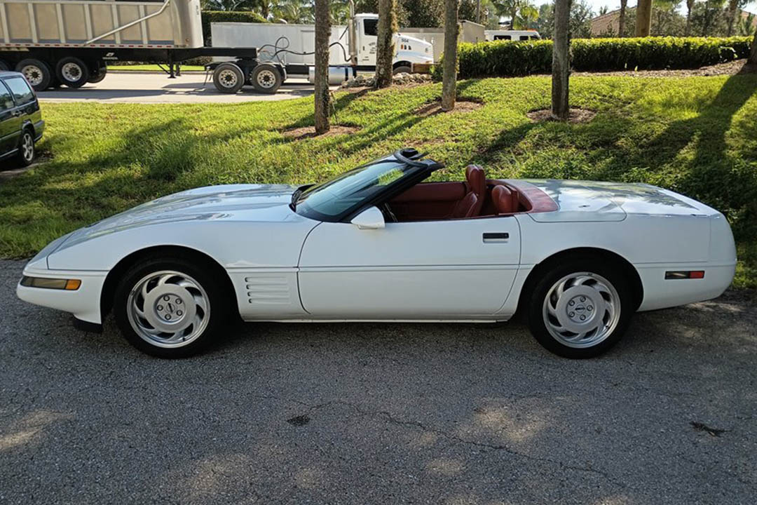 3rd Image of a 1991 CHEVROLET CORVETTE