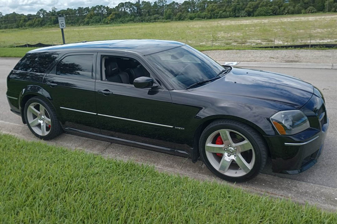 1st Image of a 2007 DODGE MAGNUM SRT-8