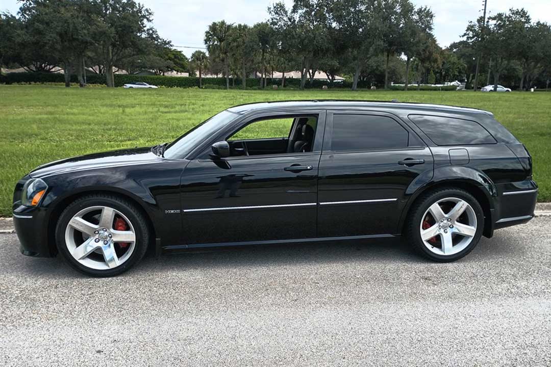 2nd Image of a 2007 DODGE MAGNUM SRT-8