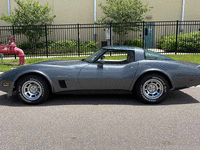 Image 3 of 6 of a 1982 CHEVROLET CORVETTE