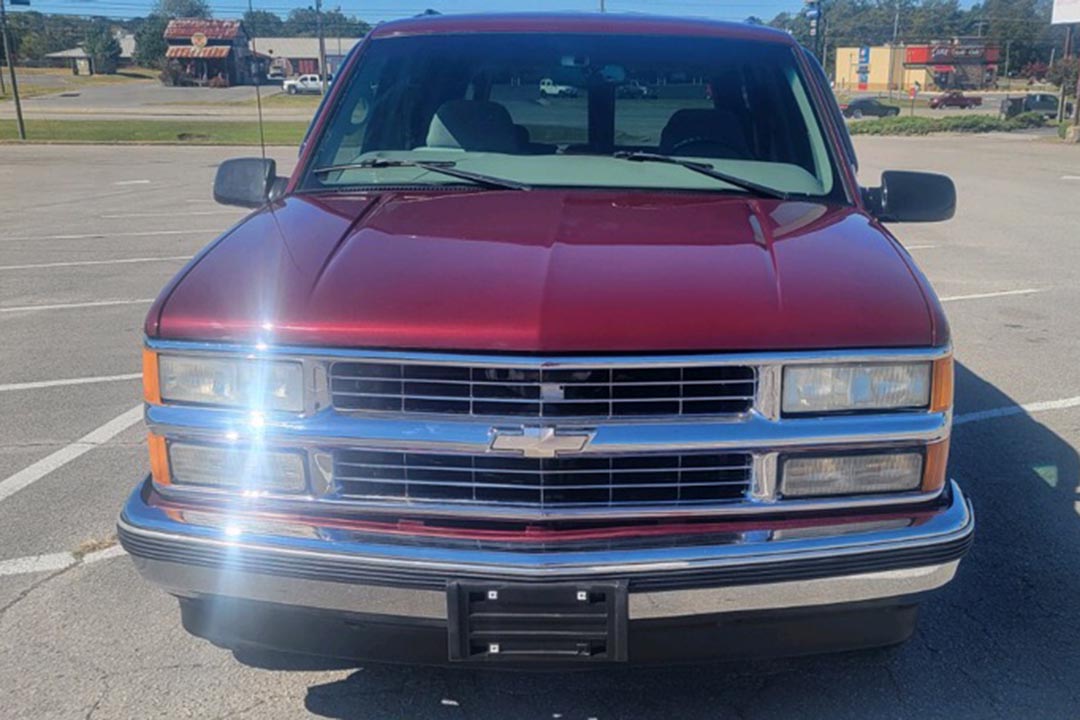 2nd Image of a 1998 CHEVROLET TAHOE