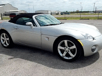 Image 4 of 17 of a 2006 PONTIAC SOLSTICE