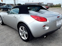 Image 5 of 17 of a 2006 PONTIAC SOLSTICE