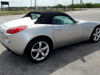 Image 6 of 17 of a 2006 PONTIAC SOLSTICE