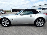 Image 7 of 17 of a 2006 PONTIAC SOLSTICE