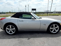 Image 8 of 17 of a 2006 PONTIAC SOLSTICE