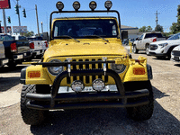 Image 7 of 14 of a 2000 JEEP WRANGLER SE