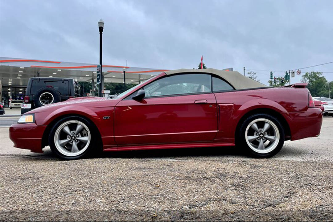 4th Image of a 2002 FORD MUSTANG