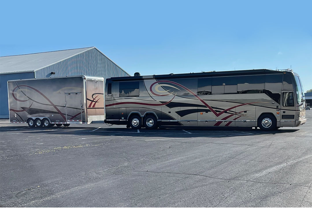 1st Image of a 2003 PREVOST FEATHERLITE H3-45