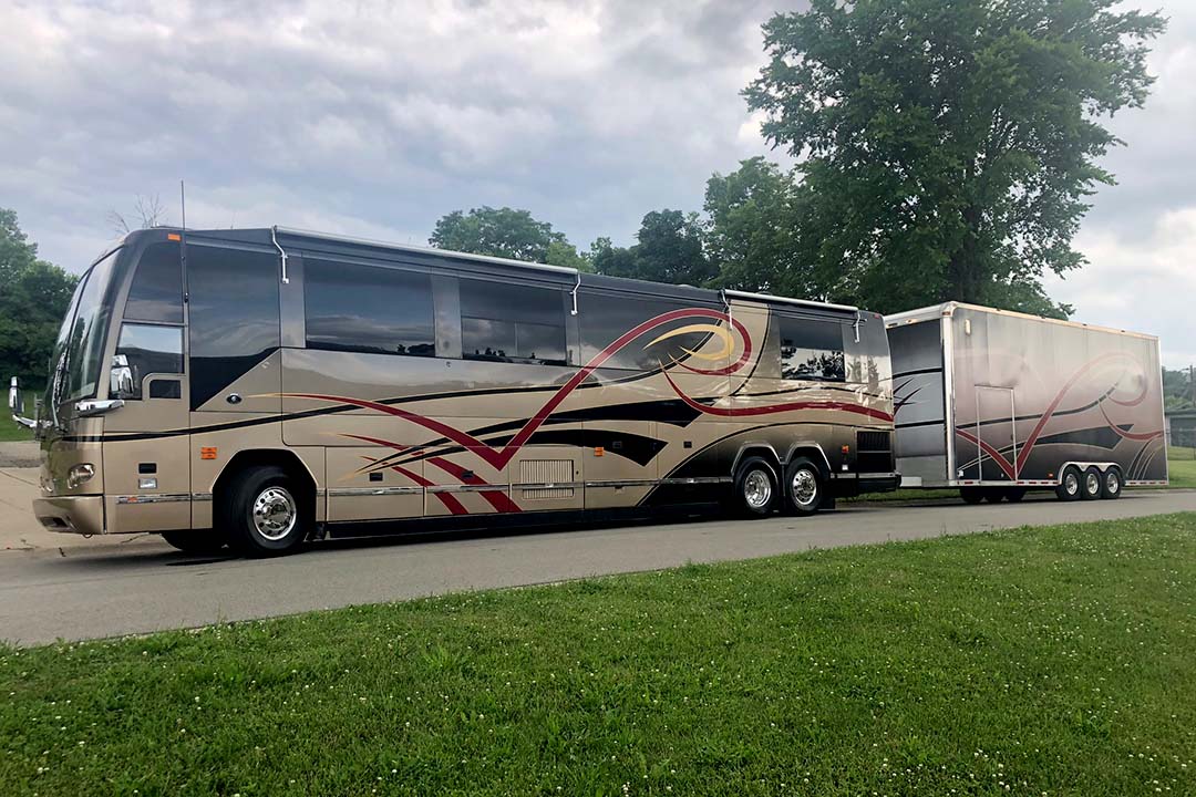 6th Image of a 2003 PREVOST FEATHERLITE H3-45