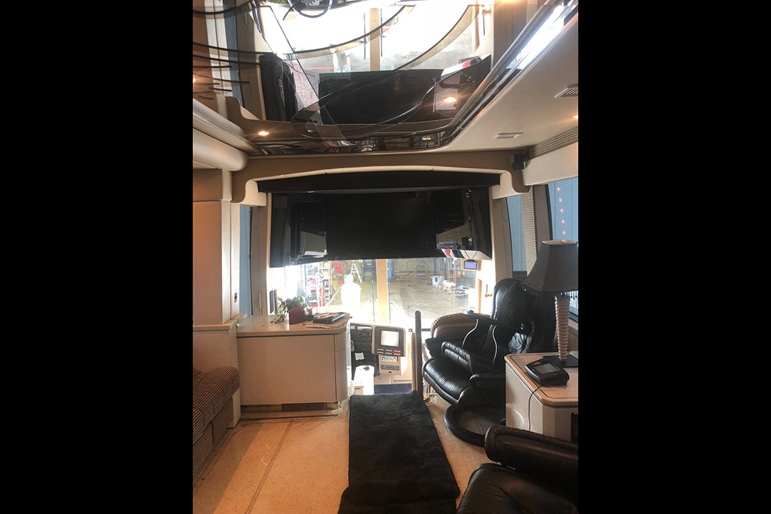 12th Image of a 2003 PREVOST FEATHERLITE H3-45