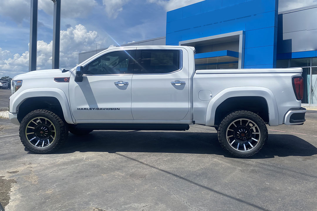 2nd Image of a 2022 GMC SIERRA 1500 DENALI