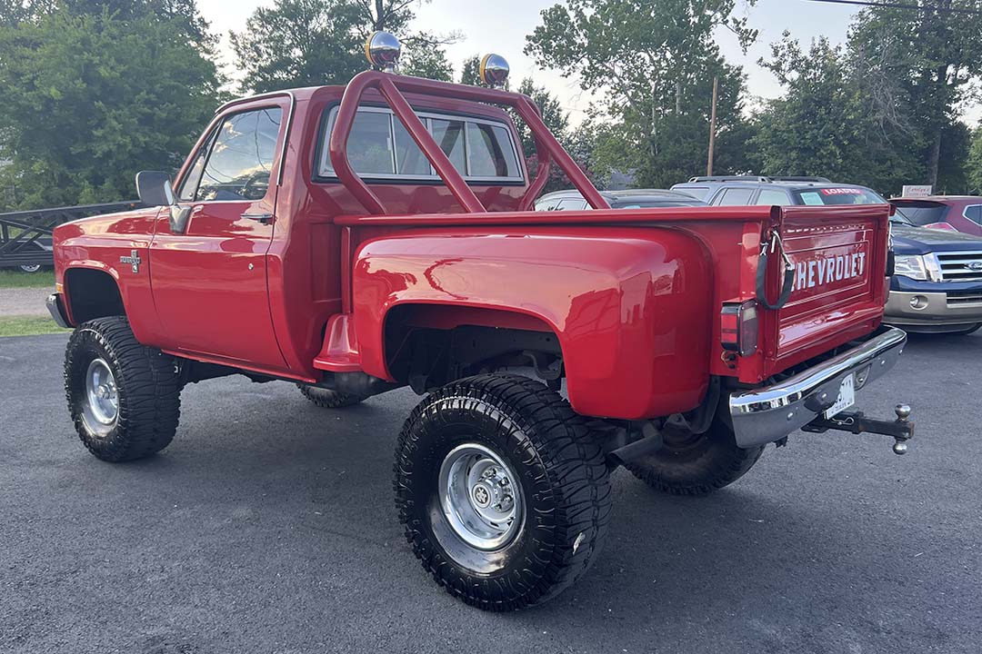 2nd Image of a 1985 CHEVROLET K10